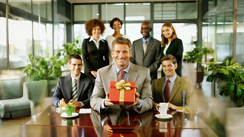 10 Holiday Season Gift Ideas for HR Leaders Should Know - Tekstac